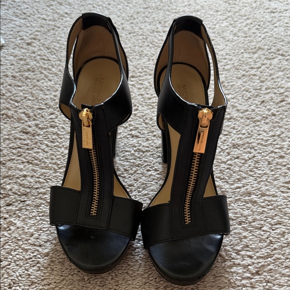 Michael Kors Berkley Heels. - Picture 1 of 4